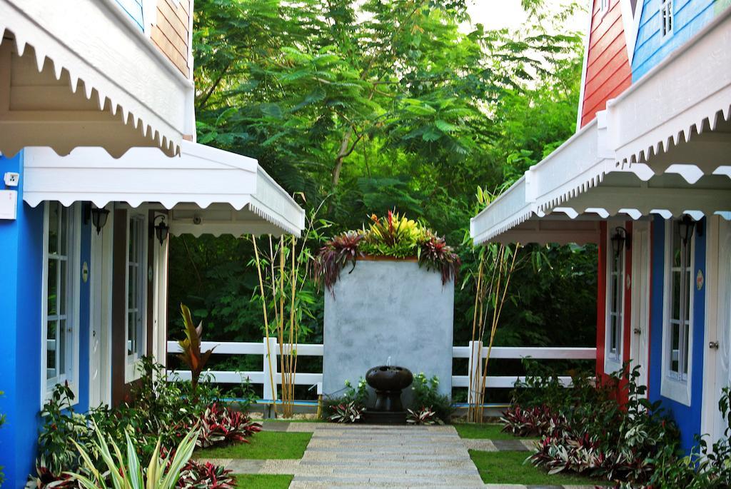 Color Ville Hotel Sha Certified Sakon Nakhon Ngoại thất bức ảnh