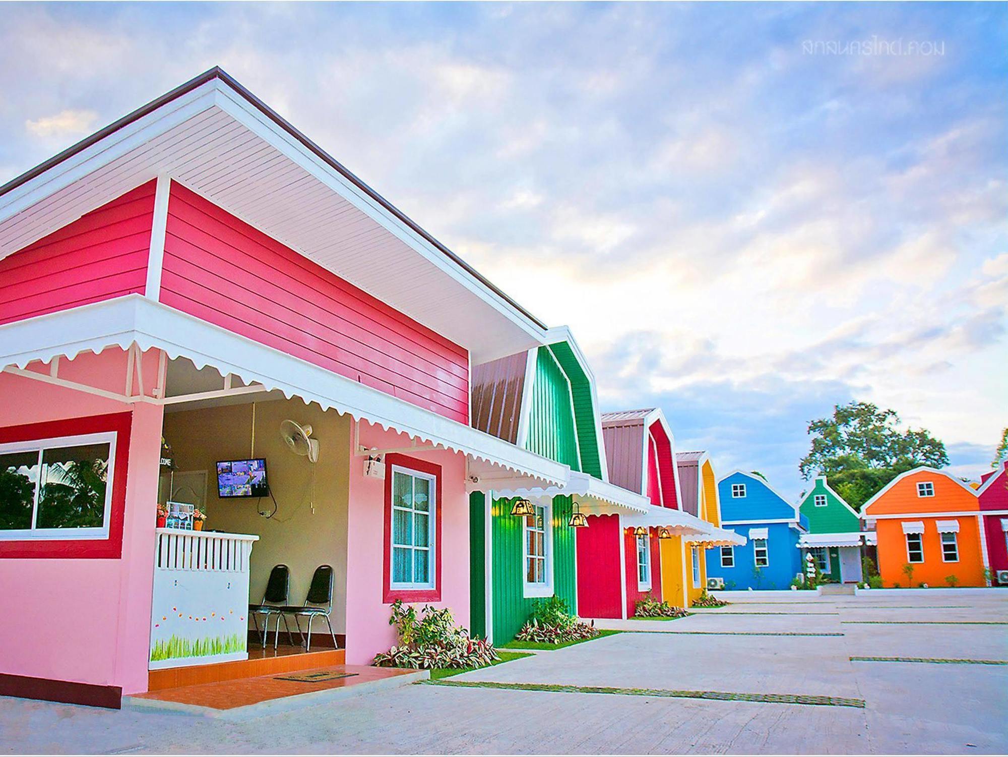 Color Ville Hotel Sha Certified Sakon Nakhon Ngoại thất bức ảnh