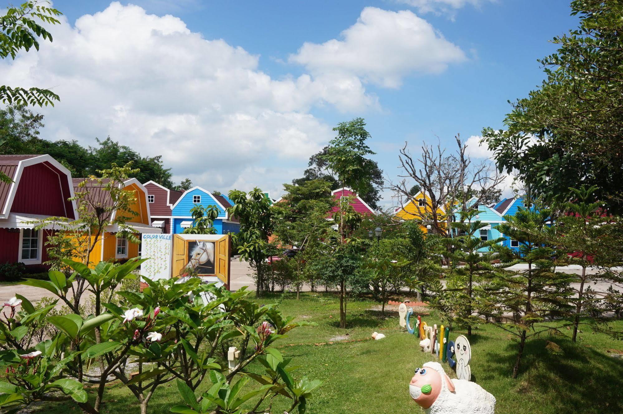 Color Ville Hotel Sha Certified Sakon Nakhon Ngoại thất bức ảnh