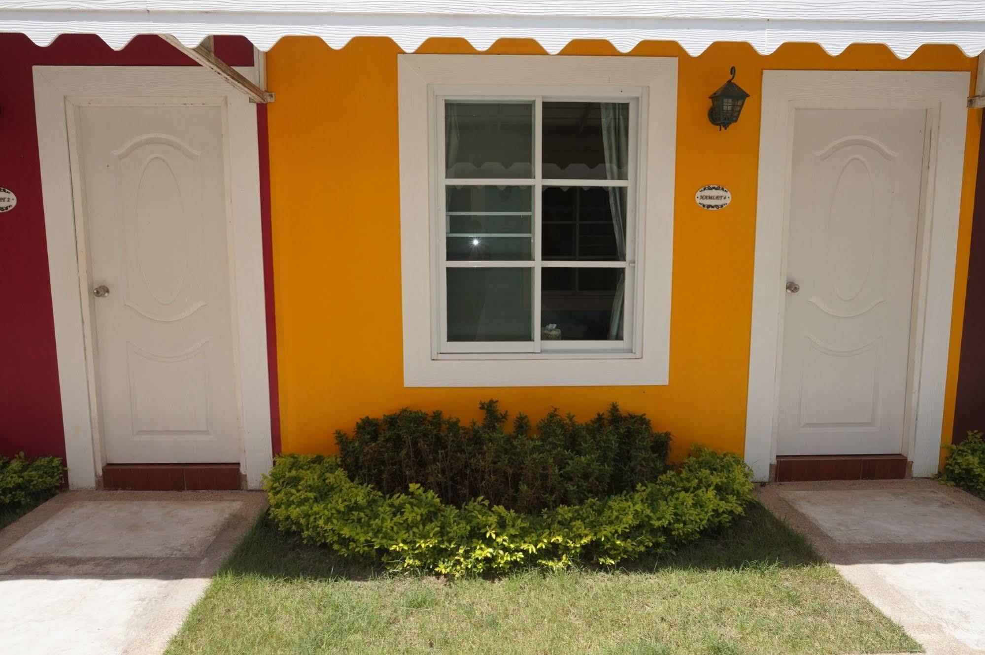 Color Ville Hotel Sha Certified Sakon Nakhon Ngoại thất bức ảnh