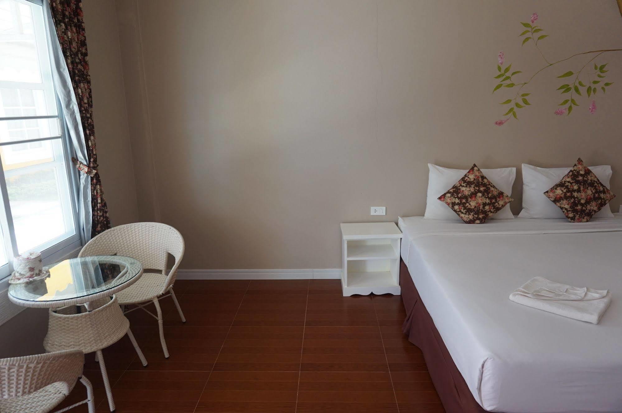 Color Ville Hotel Sha Certified Sakon Nakhon Ngoại thất bức ảnh
