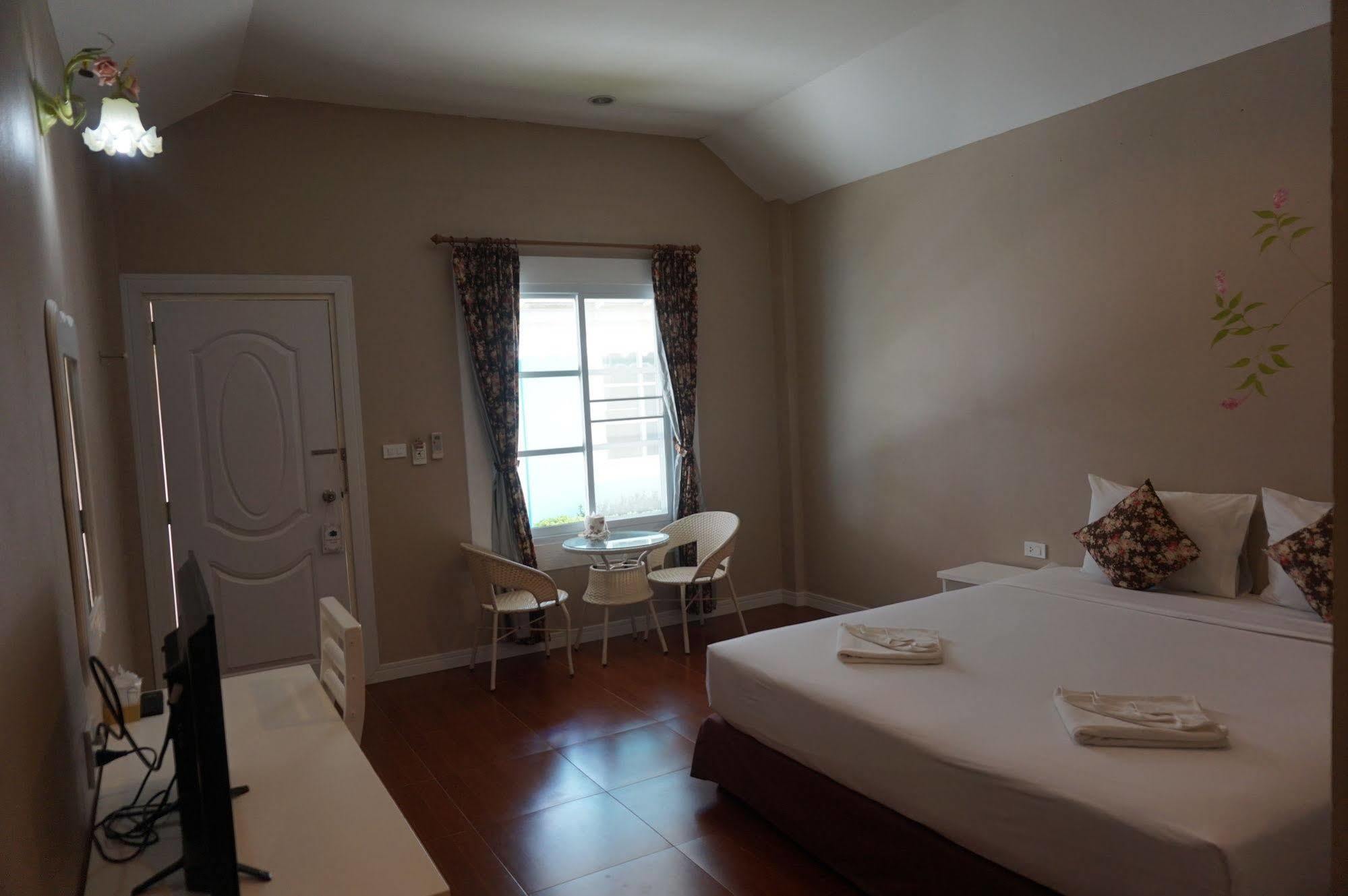 Color Ville Hotel Sha Certified Sakon Nakhon Ngoại thất bức ảnh