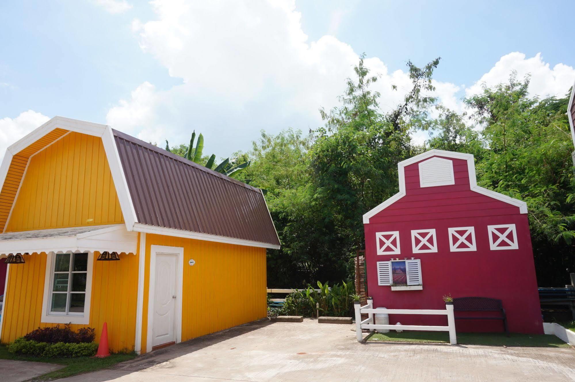 Color Ville Hotel Sha Certified Sakon Nakhon Ngoại thất bức ảnh
